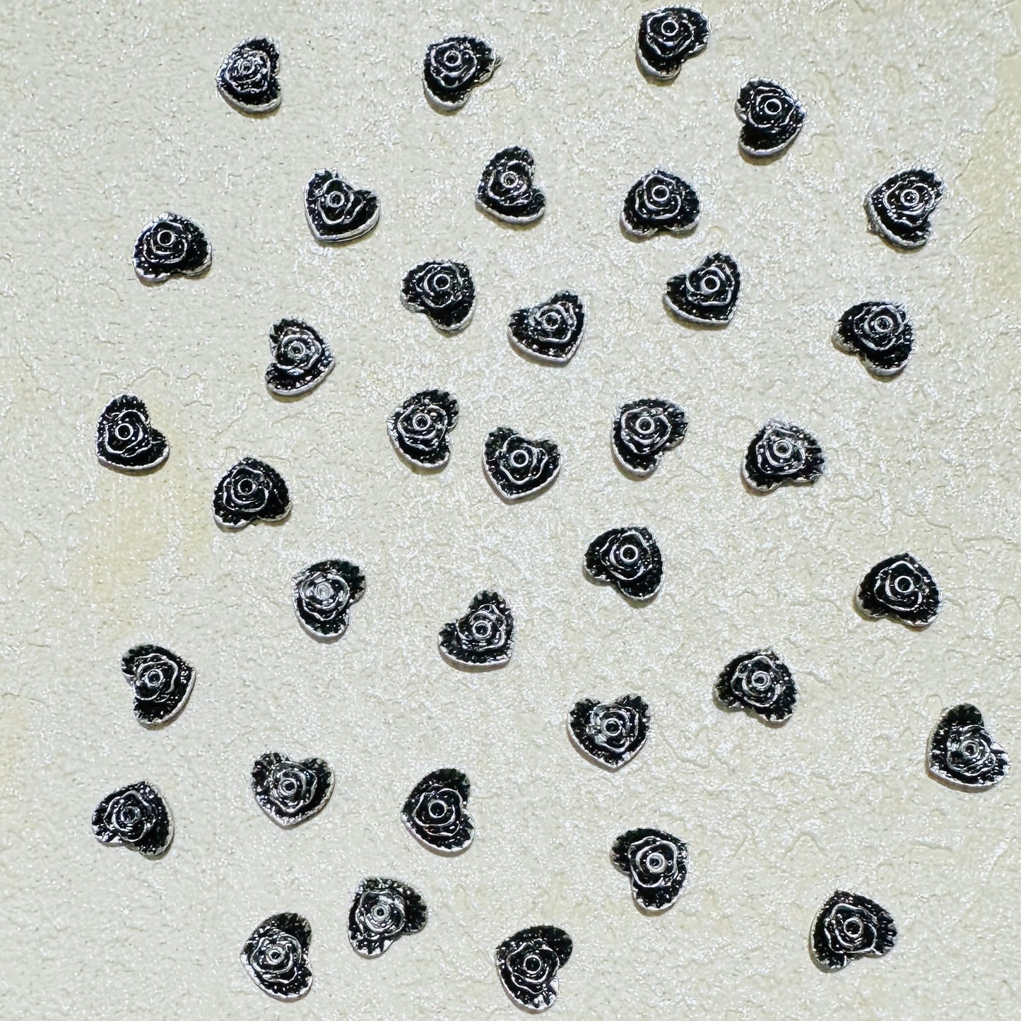 N20.Black silver rose